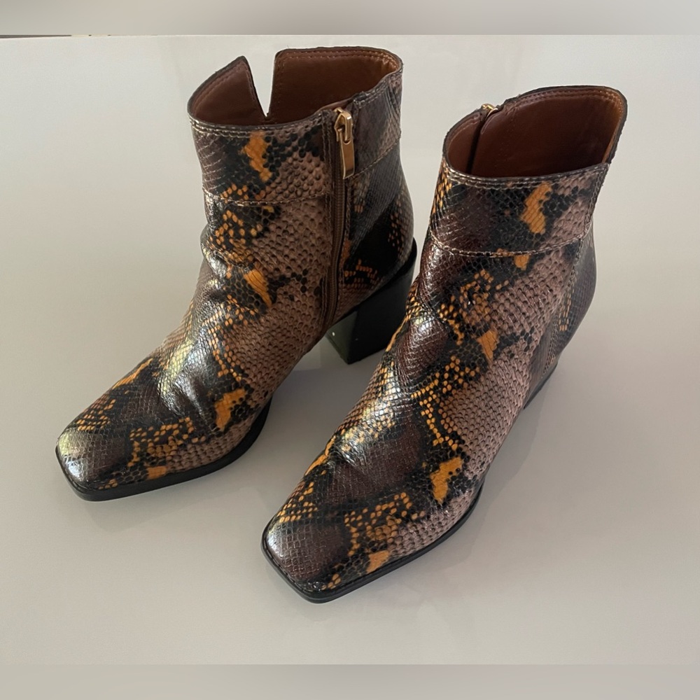 Franco Sarto - Women’s Heeled Boots - Size 8.5 - Faux Snake Skin - Gold Zipper